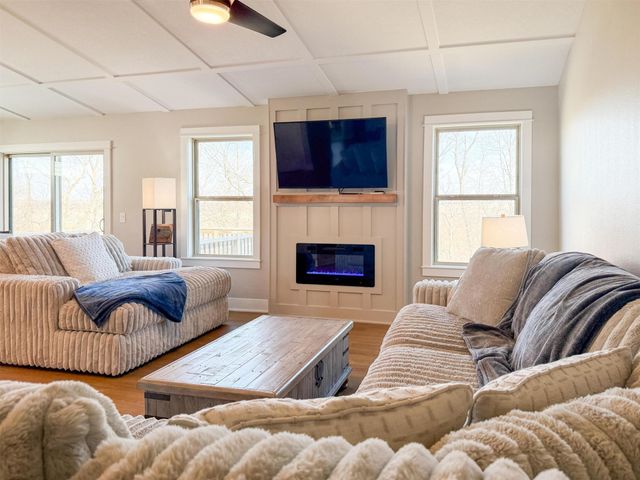 605 E Vista Lake Avenue, Polk City, IA 50226