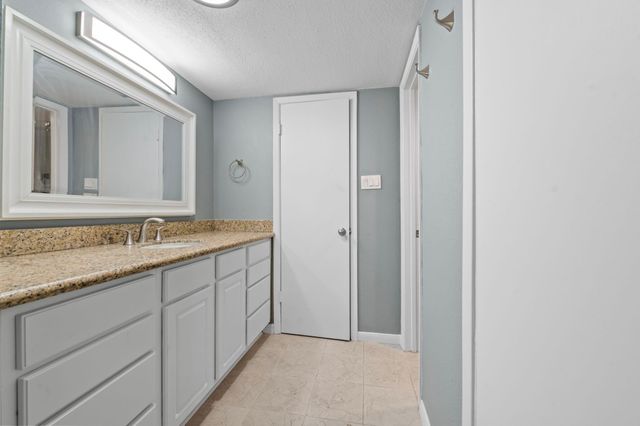 7575 Katy Freeway 18, Houston, TX 77024