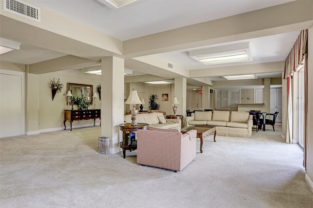 7575 Katy Freeway 18, Houston, TX 77024