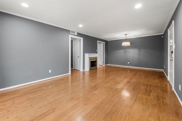 7575 Katy Freeway 18, Houston, TX 77024
