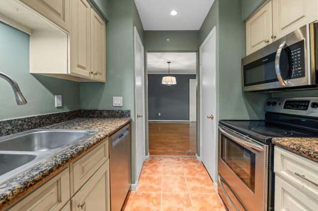 7575 Katy Freeway 18, Houston, TX 77024