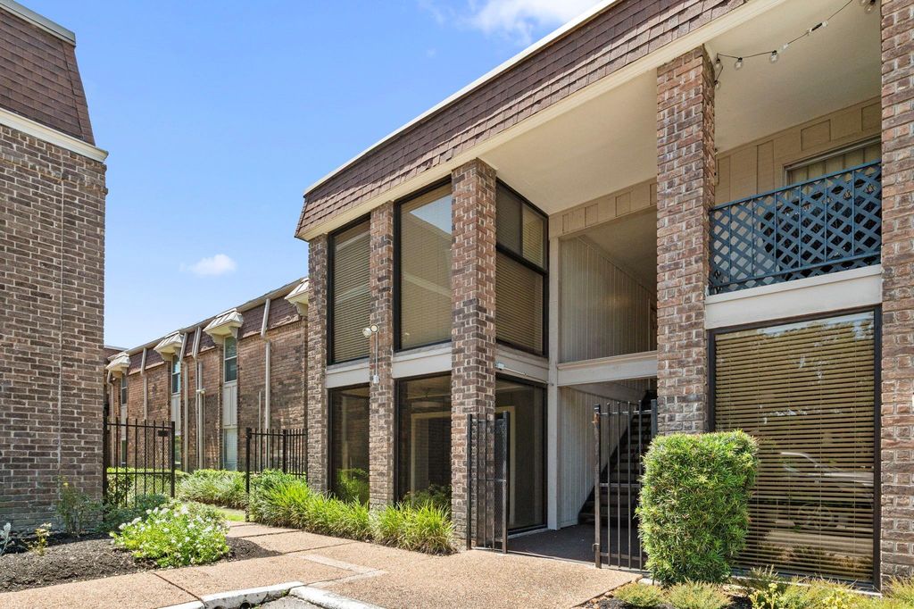 7575 Katy Freeway 18, Houston, TX 77024