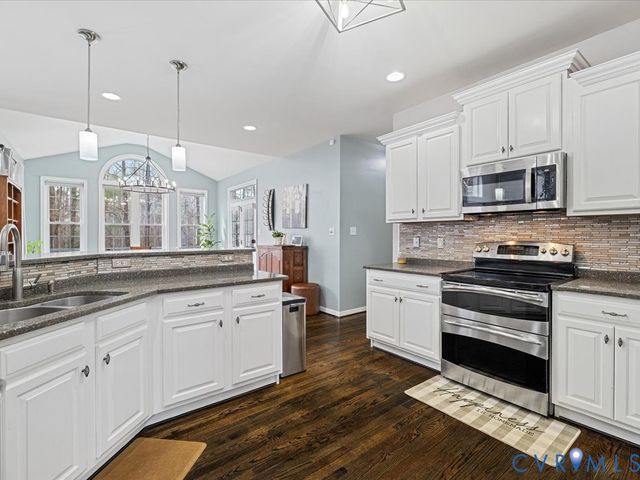 1213 Walthall Creek Dr, South Chesterfield, VA 23834