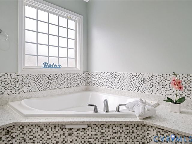 1213 Walthall Creek Dr, South Chesterfield, VA 23834