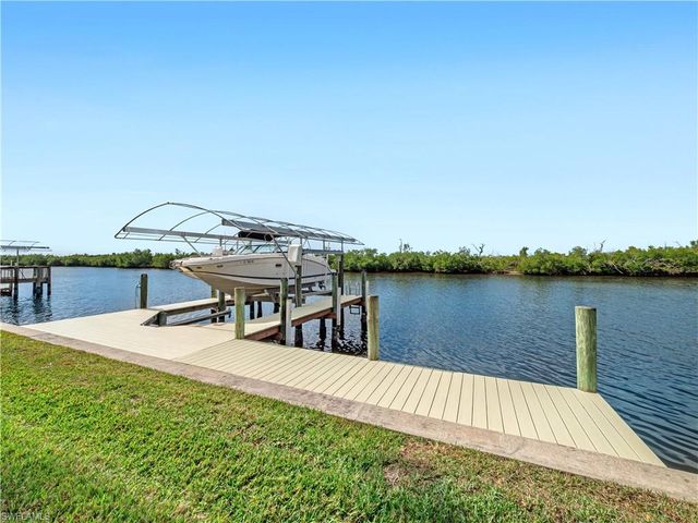 848 W Cape Estates CIR, Cape Coral, FL 33993