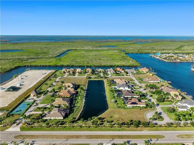 848 W Cape Estates CIR, Cape Coral, FL 33993