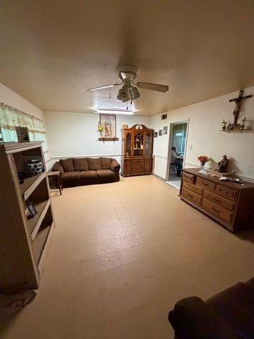 430 W Phillips Court, Grand Prairie, TX 75051