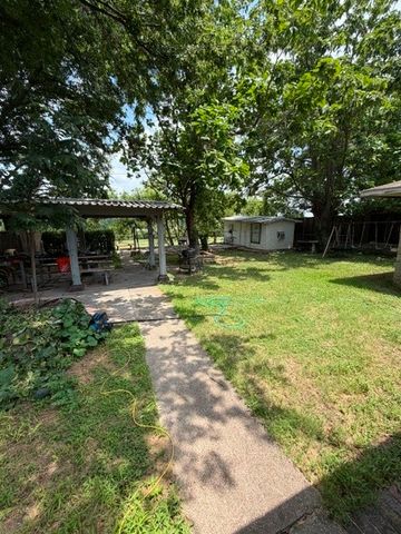 430 W Phillips Court, Grand Prairie, TX 75051