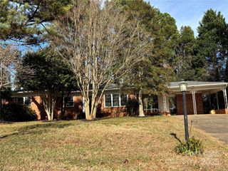 818 Ferndale Drive, Statesville, NC 28677