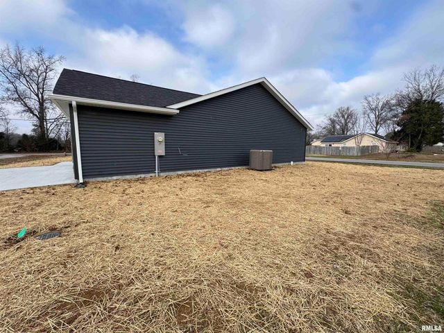 102 TOWNHOUSE Drive, Cambria, IL 62915