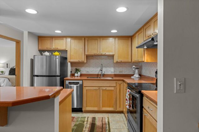 2885 Knox Avenue S 605, Minneapolis, MN 55408