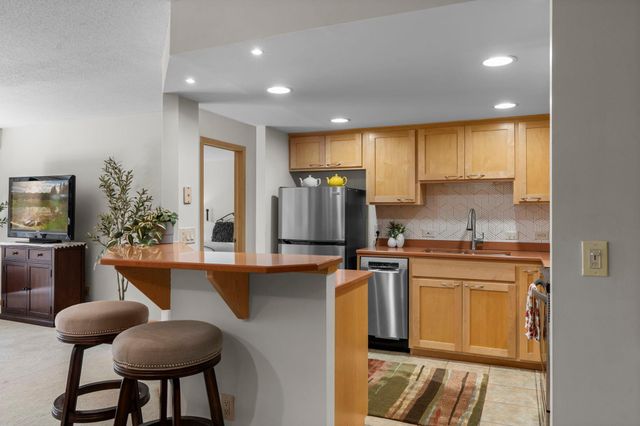 2885 Knox Avenue S 605, Minneapolis, MN 55408