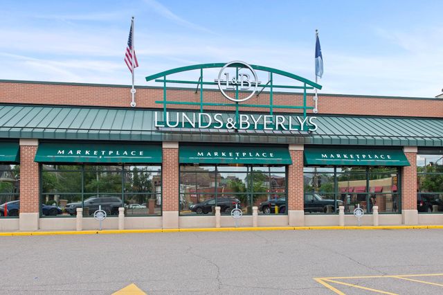 2885 Knox Avenue S 605, Minneapolis, MN 55408