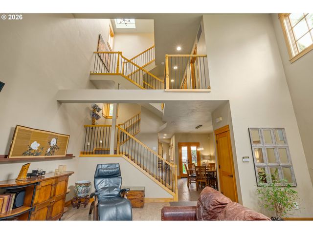 3017 LORD BYRON Pl, Eugene, OR 97408