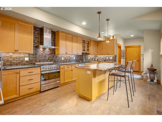 3017 LORD BYRON Pl, Eugene, OR 97408