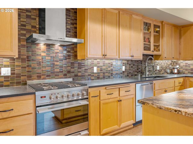 3017 LORD BYRON Pl, Eugene, OR 97408