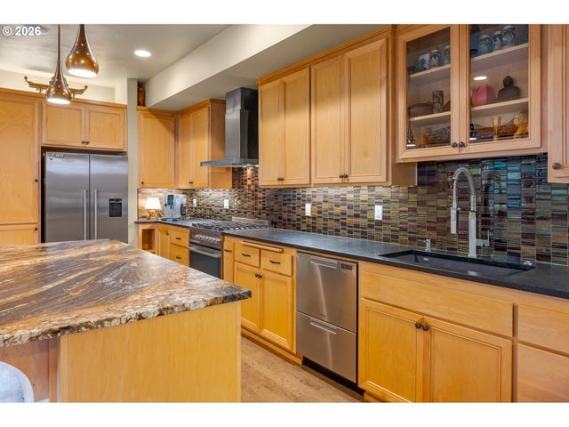 3017 LORD BYRON Pl, Eugene, OR 97408