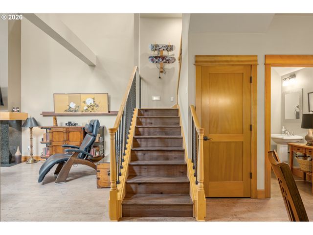 3017 LORD BYRON Pl, Eugene, OR 97408