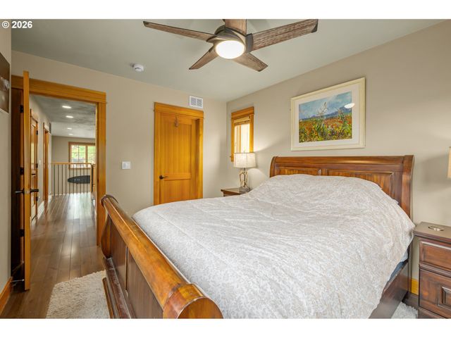 3017 LORD BYRON Pl, Eugene, OR 97408