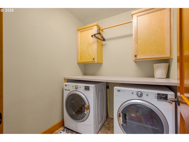 3017 LORD BYRON Pl, Eugene, OR 97408