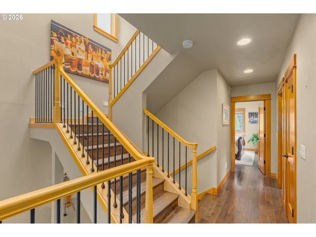 3017 LORD BYRON Pl, Eugene, OR 97408