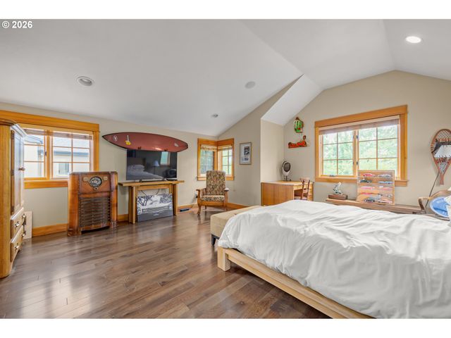 3017 LORD BYRON Pl, Eugene, OR 97408