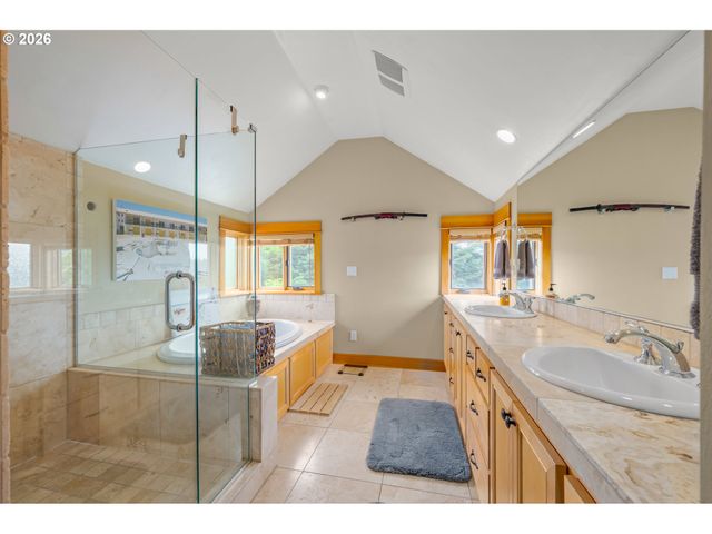 3017 LORD BYRON Pl, Eugene, OR 97408