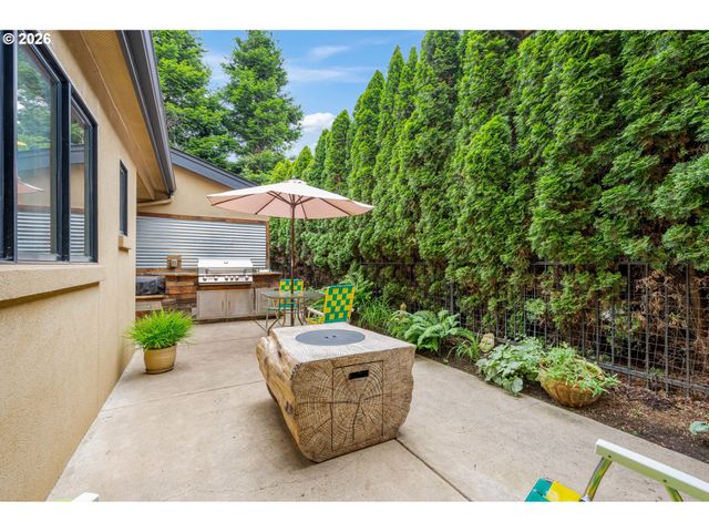 3017 LORD BYRON Pl, Eugene, OR 97408