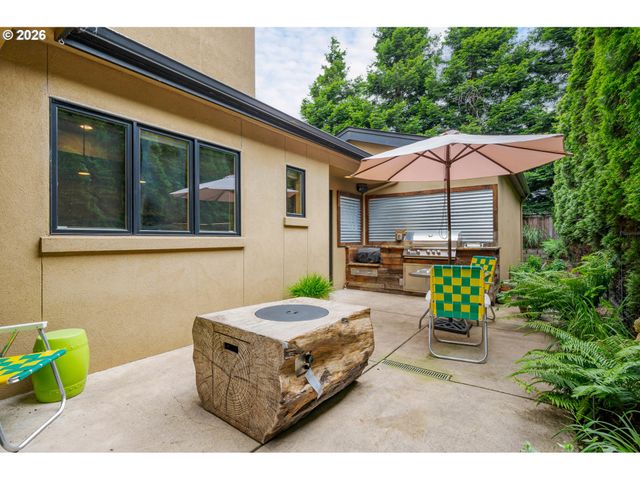 3017 LORD BYRON Pl, Eugene, OR 97408