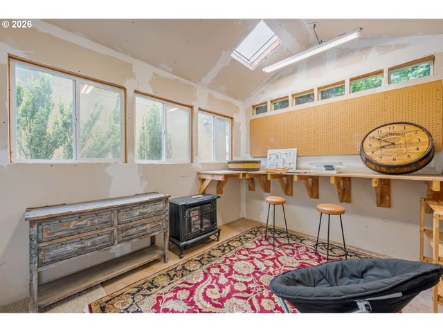 3017 LORD BYRON Pl, Eugene, OR 97408