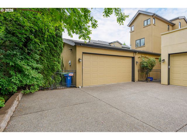 3017 LORD BYRON Pl, Eugene, OR 97408