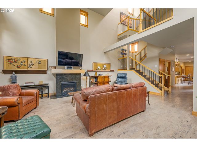 3017 LORD BYRON Pl, Eugene, OR 97408