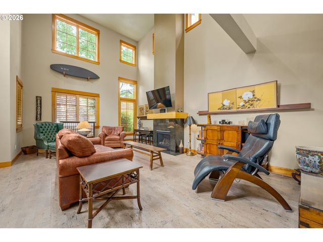 3017 LORD BYRON Pl, Eugene, OR 97408