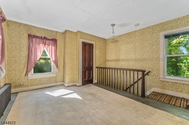 9 Central St, Lebanon Boro, NJ 08833