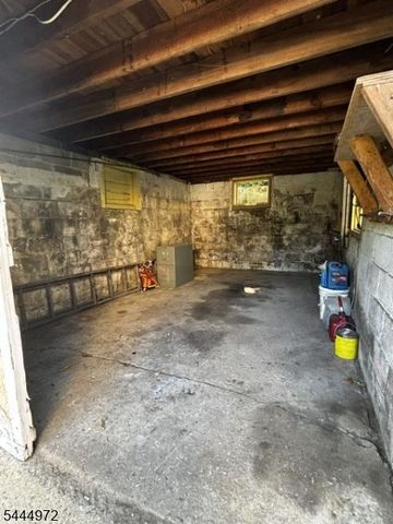 9 Central St, Lebanon Boro, NJ 08833