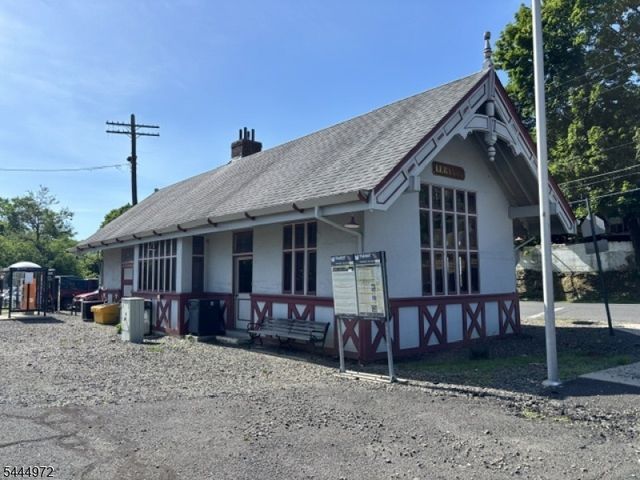 9 Central St, Lebanon Boro, NJ 08833