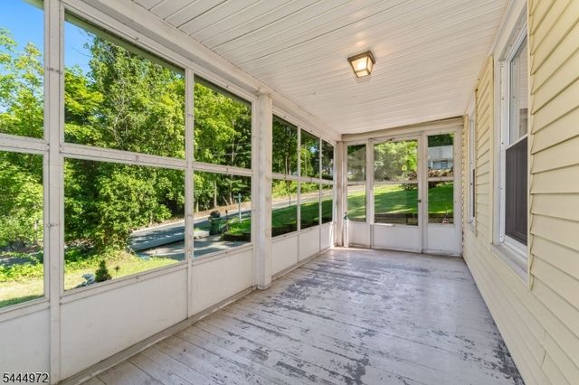 9 Central St, Lebanon Boro, NJ 08833