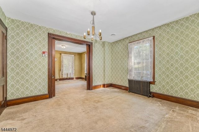 9 Central St, Lebanon Boro, NJ 08833