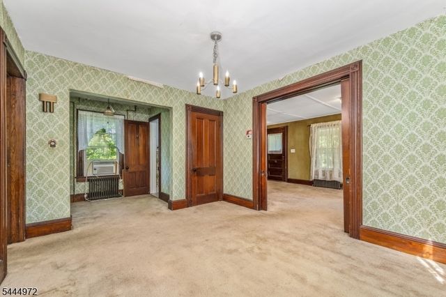 9 Central St, Lebanon Boro, NJ 08833