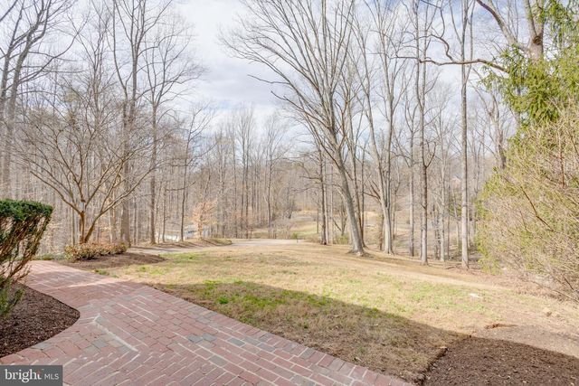 11711 LAKEWOOD LN, Fairfax Station, VA 22039