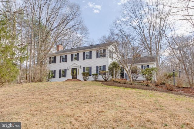 11711 LAKEWOOD LN, Fairfax Station, VA 22039