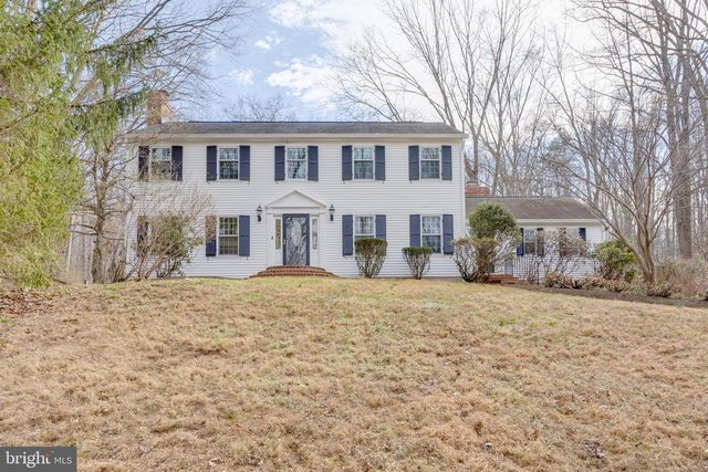 11711 LAKEWOOD LN, Fairfax Station, VA 22039