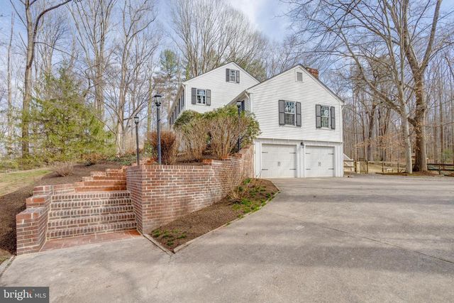 11711 LAKEWOOD LN, Fairfax Station, VA 22039