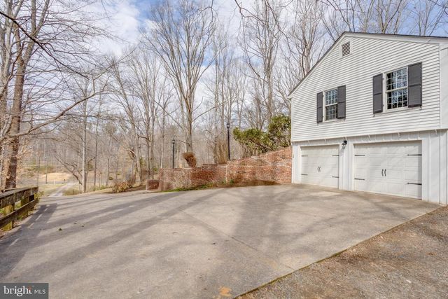 11711 LAKEWOOD LN, Fairfax Station, VA 22039