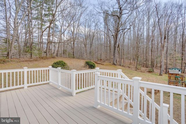 11711 LAKEWOOD LN, Fairfax Station, VA 22039