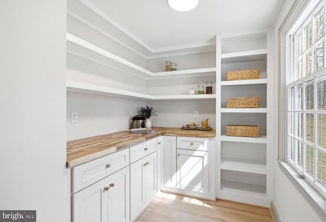 11711 LAKEWOOD LN, Fairfax Station, VA 22039