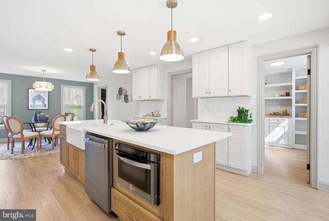 11711 LAKEWOOD LN, Fairfax Station, VA 22039