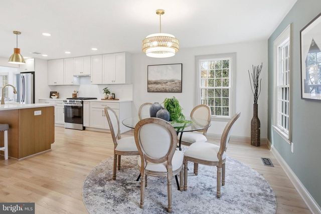 11711 LAKEWOOD LN, Fairfax Station, VA 22039