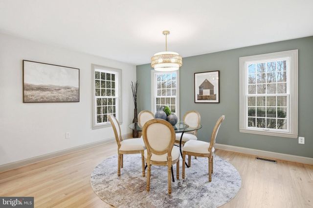 11711 LAKEWOOD LN, Fairfax Station, VA 22039