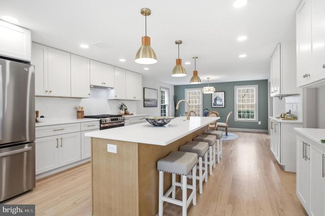 11711 LAKEWOOD LN, Fairfax Station, VA 22039